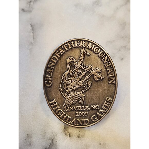 Grandfather Mountain Highland Games 2009 Commemorative Pin Badge - Picture 1 of 3